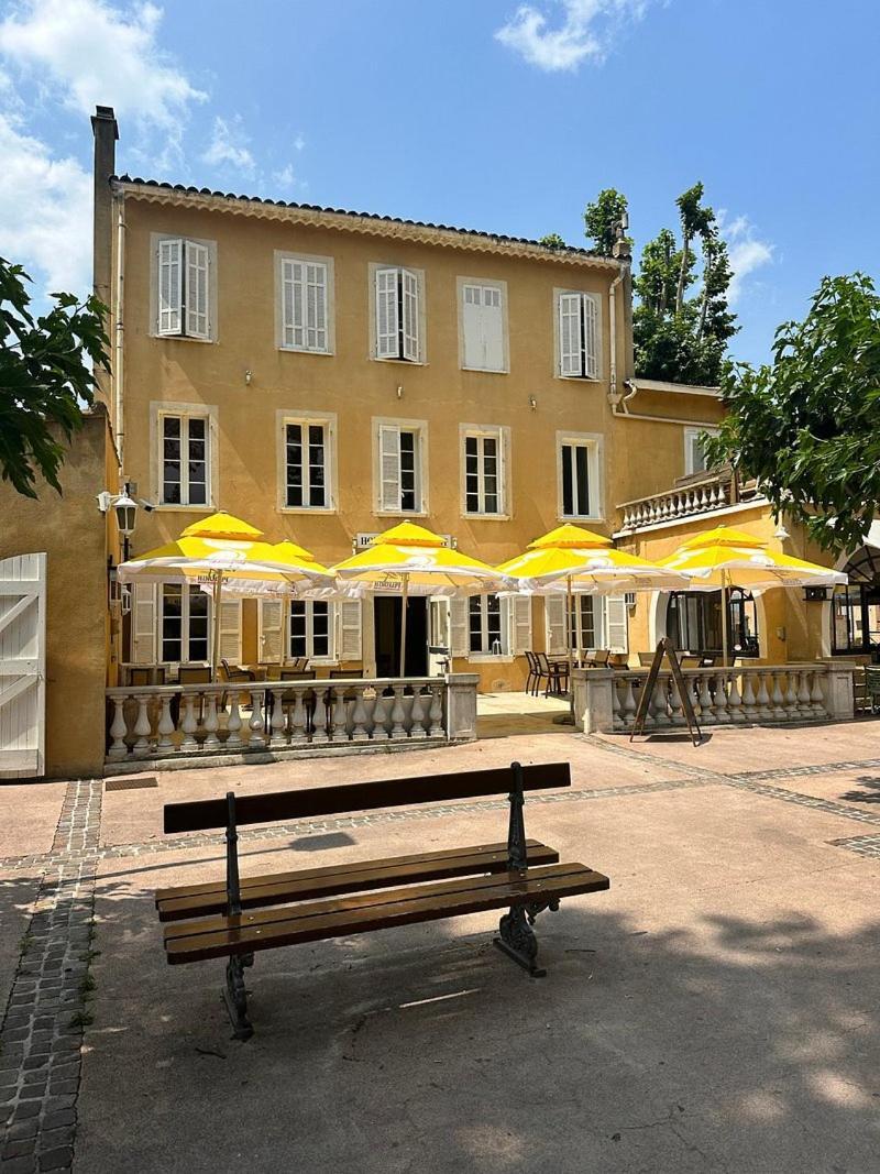 Hotel De La Loube La Roquebrussanne ภายนอก รูปภาพ