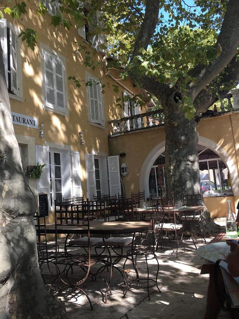 Hotel De La Loube La Roquebrussanne ภายนอก รูปภาพ