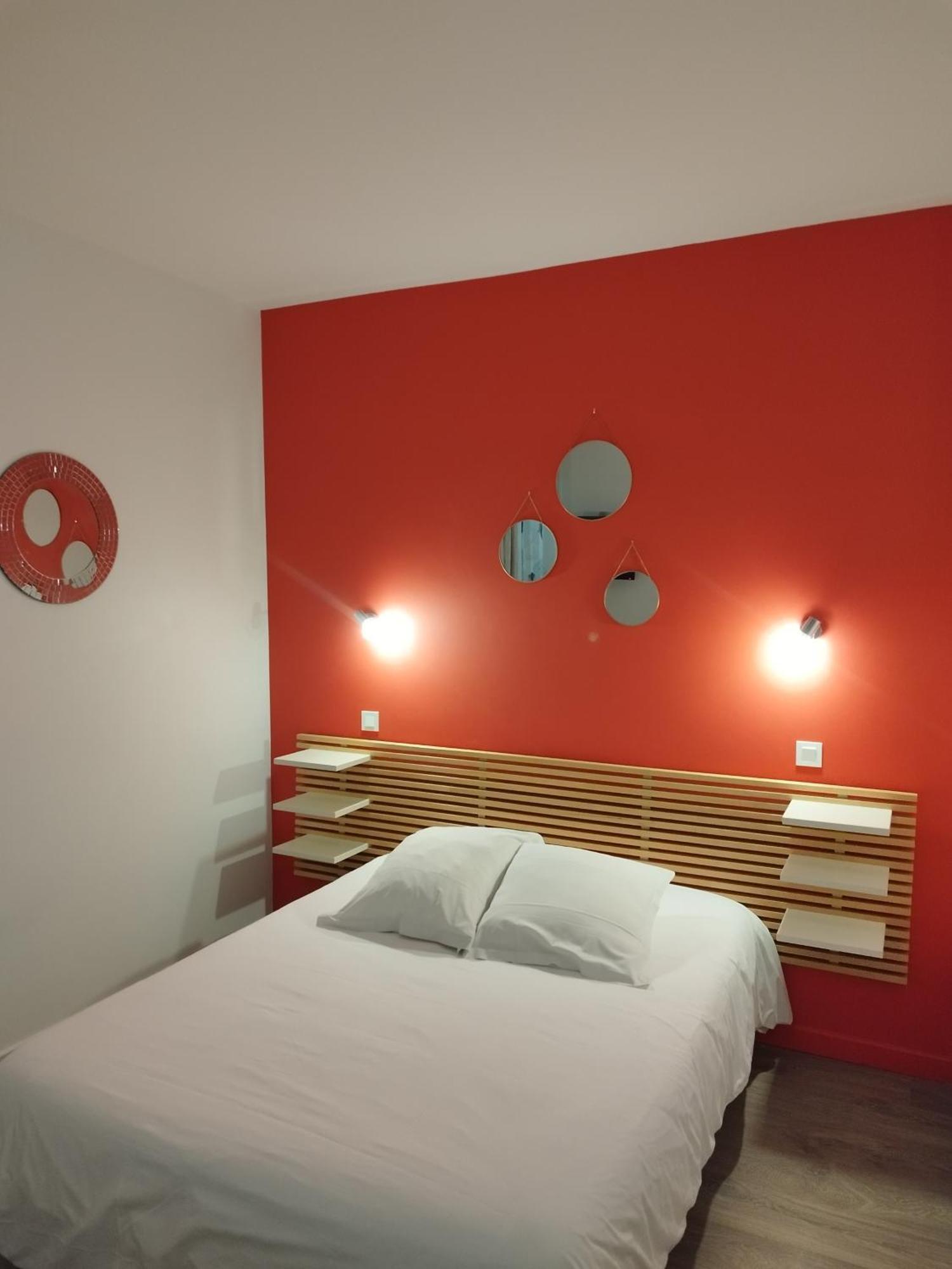 Hotel De La Loube La Roquebrussanne ภายนอก รูปภาพ