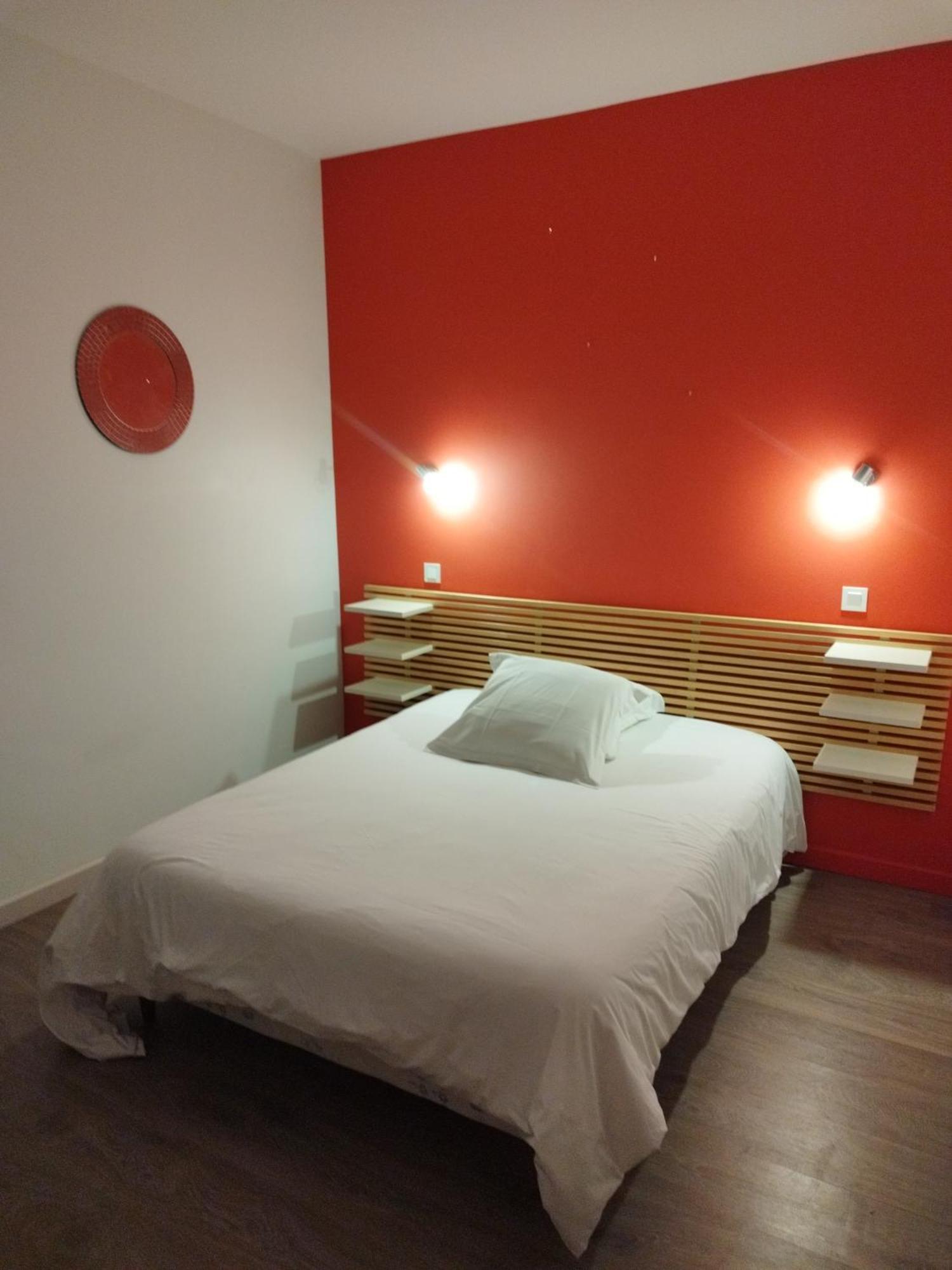 Hotel De La Loube La Roquebrussanne ภายนอก รูปภาพ
